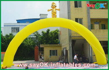 La voûte gonflable d'arc-en-ciel a adapté la ligne d'arrivée aux besoins du client ignifuge jaune voûte gonflable pour des jeux de sports