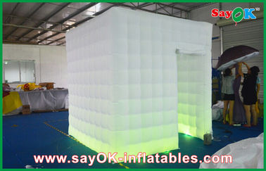 Tente gonflable 2,4 x 2,4 x 2.5M Inflatable Photobooth Kiosk de cube pour des événements avec 2 portes de Velcro