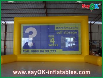 Panneau d'affichage de publicité gonflable jaune extérieur de cinéma d'écran d'air avec la bâche durable de PVC