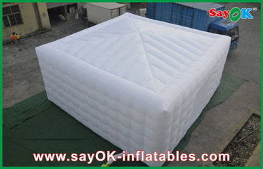 La tente gonflable d'air a adapté le grand blanc aux besoins du client vont tente gonflable Cuve d'extérieur avec la porte