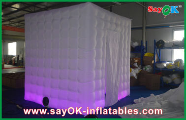 Tente gonflable d'intérieur blanche de cube en studio gonflable de photo, appui verticaux pratiques de cabine de photo d'événement de famille