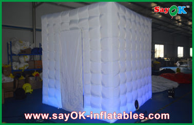 Tente gonflable d'intérieur blanche de cube en studio gonflable de photo, appui verticaux pratiques de cabine de photo d'événement de famille