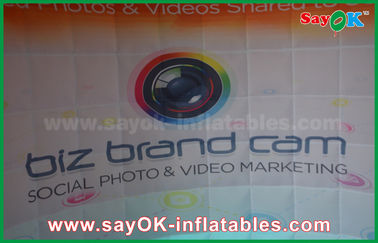 La cabine d'événement montre 3 x 1,5 x 2,3 M Led Wall Inflatable Photobooth avec l'impression