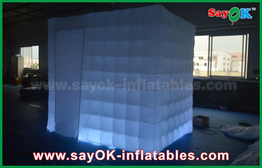 La publicité de la cabine montre la cabine gonflable/Photobooth de photo d'appui verticaux blancs étaye la tente de cube en cadre