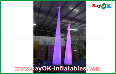 Épouser le cône/pilier légers gonflables de décoration a adapté la couleur aux besoins du client avec la lumière menée