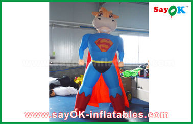 Ballons publicitaires gonflables bleu / rouge gonflables Superman vache personnalisé modèle gonflable