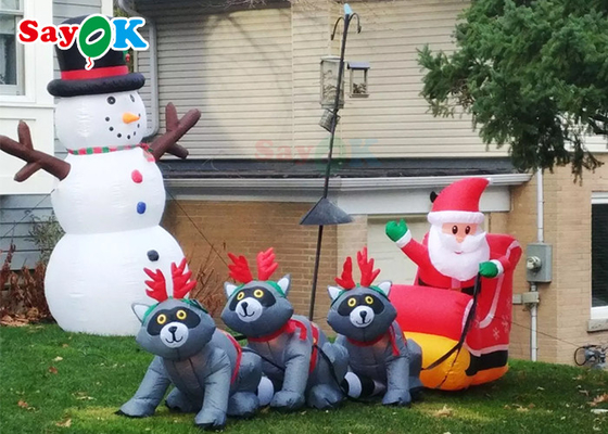 Les décorations gonflables de Noël de Noël géant trois ratons laveurs tirent Santa Claus To Give Gifts