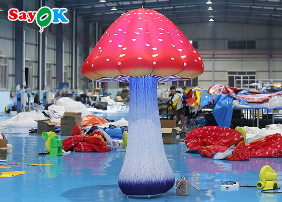 les champignons gonflables de décoration de 2.5m menés montent en ballon la lumière vers le haut du ballon