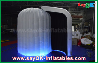 Tente gonflable gonflable de dôme de cabine de photo de l'igloo 2.3mH de la location 3mL X 2mW X de cabine de photo avec la lumière de LED
