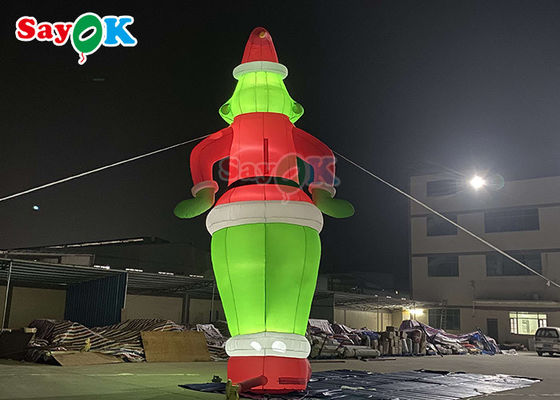 Des personnages de dessins animés de chiens gonflables géants, des ballons gonflables de Grinch, des décorations de Noël