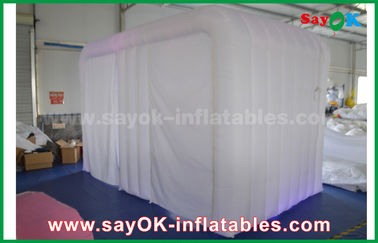 Tente gonflable de cabine de photo de partie de tente de tissu blanc gonflable du géant 4mL Oxford avec la lumière de LED
