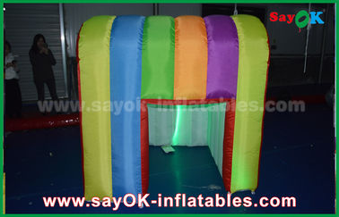 La cabine gonflable de photo de partie de tente de couleurs colorées gonflables d'arc-en-ciel étaye la tente gonflable portative