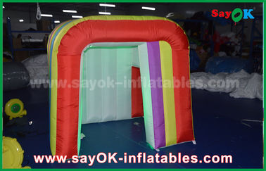 La cabine gonflable de photo de partie de tente de couleurs colorées gonflables d'arc-en-ciel étaye la tente gonflable portative