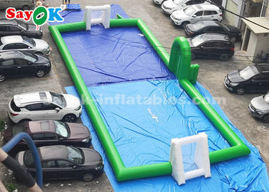 Terrain de football gonflable commercial gonflable 20*8m de PVC de couleur verte de partie de football 2 ans de garantie