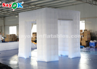 Cabine gonflable portative de photo de cube en 3 portes LED de tente gonflable de partie avec 17 couleurs changeant des lumières