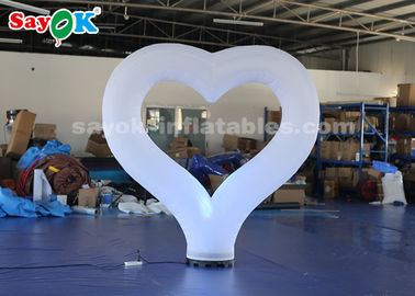 Coeur gonflable blanc d'explosion de décoration d'éclairage pour l'engagement
