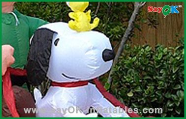 Famille gonflable de Noël avec le chien dans le traîneau pour la décoration de Noël