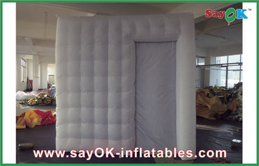 Tente blanche LED de cabine de photo d'explosion de partie de décorations gonflables de partie s'allumant avec le rideau en porte