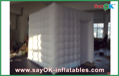 Tente blanche LED de cabine de photo d'explosion de partie de décorations gonflables de partie s'allumant avec le rideau en porte