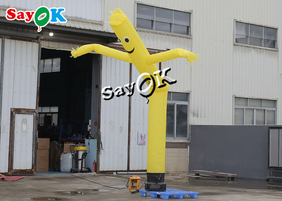 Les danseurs d'air d'explosion ont adapté l'homme aux besoins du client gonflable jaune de tube de 5m pour des affaires de publicité