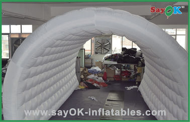 Tente gonflable blanche imperméable d'air d'événement, tente gonflable adaptée aux besoins du client d'air d'Outwell de tunnel