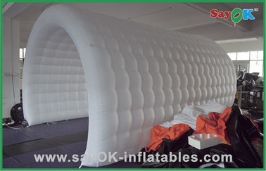 Tente gonflable blanche imperméable d'air d'événement, tente gonflable adaptée aux besoins du client d'air d'Outwell de tunnel
