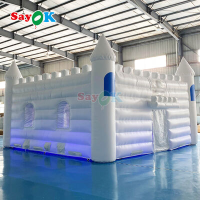 Château gonflable blanc ignifuge imperméable résistant aux UV personnalisé pour mariages et fêtes en plein air