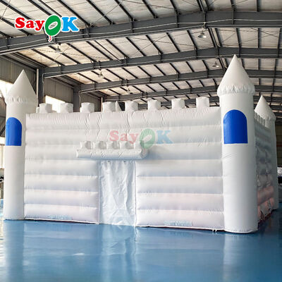 Château gonflable blanc ignifuge imperméable résistant aux UV personnalisé pour mariages et fêtes en plein air