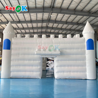 Château gonflable blanc ignifuge imperméable résistant aux UV personnalisé pour mariages et fêtes en plein air