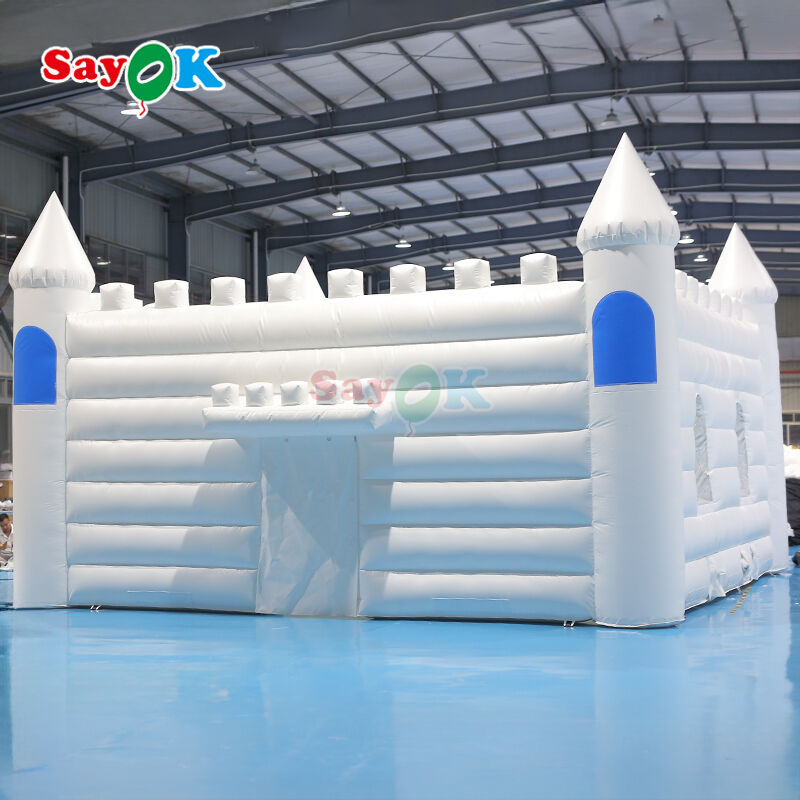Château gonflable blanc ignifuge imperméable résistant aux UV personnalisé pour mariages et fêtes en plein air